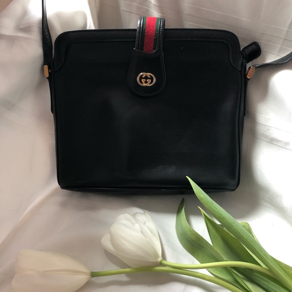 Gucci Handbags - 💥SALE💥Vintage Gucci Crossbody